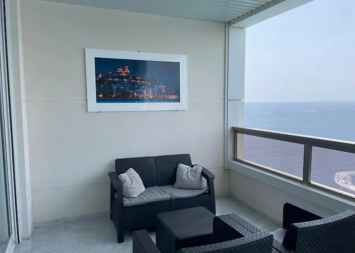 アパート Benivistas ベニドルム